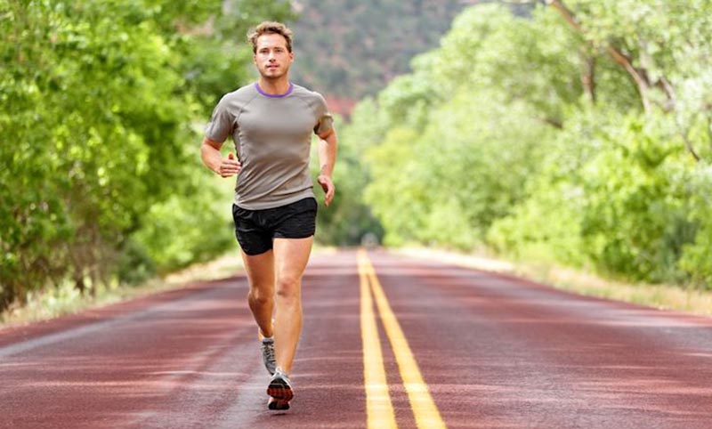 Đi bộ nhanh giúp cải thiện sức khỏe tim mạch và khả năng sinh lý