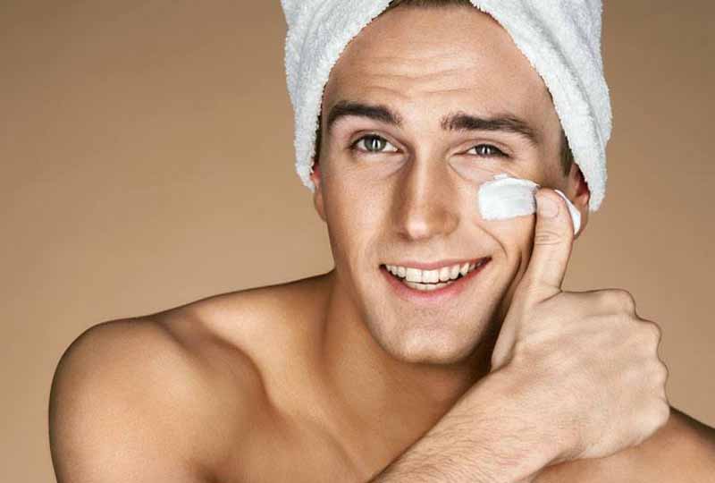 Chăm sóc da mặt không hề làm mất đi sự nam tính của nam giới