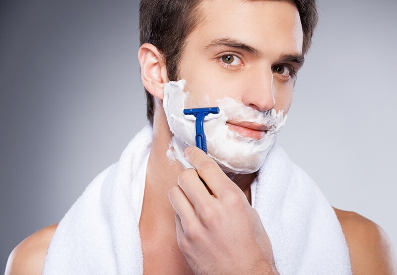 Chú ý tới các kỹ thuật cạo, tỉa râu để tránh ảnh hưởng tới làn da mặt