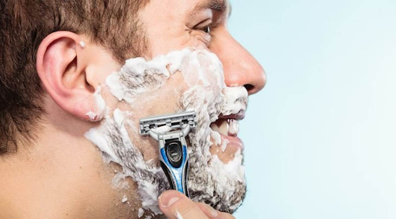 Cạo râu không đúng cách dễ gây tổn thương da