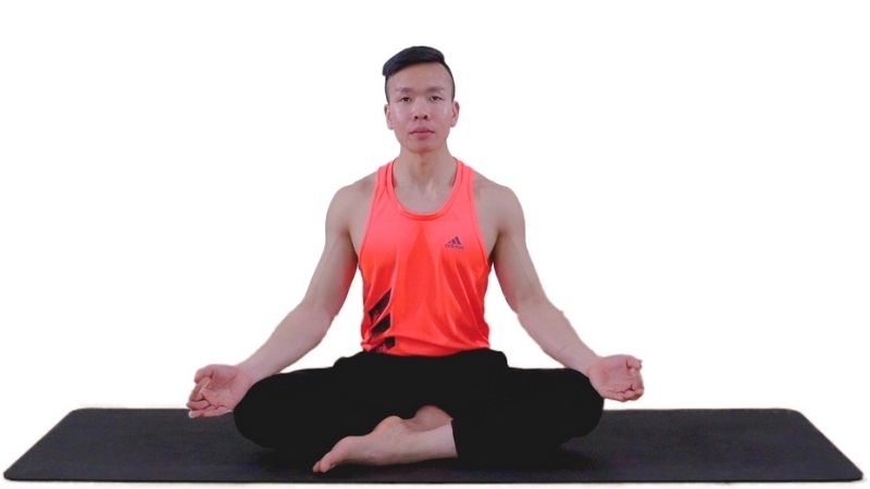 Bài tập yoga cho người thoái hóa khớp gối - Tư thế bắt chéo chân