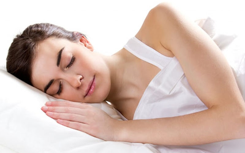 Bấm huyệt giúp thư giãn thần kinh, cơ bắp khiến người bệnh đi vào giấc ngủ dễ dàng hơn