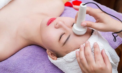 Có nên đi spa trị thâm mụn