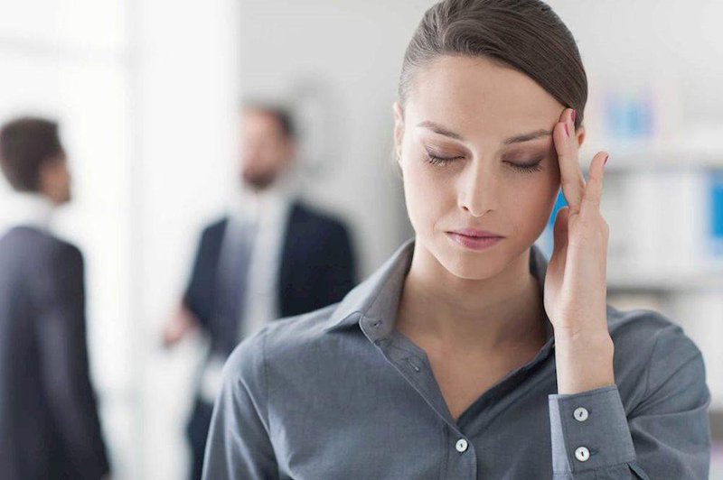 Đau nửa đầu Migraine cũng là nguyên nhân phổ biến gây chứng bệnh này