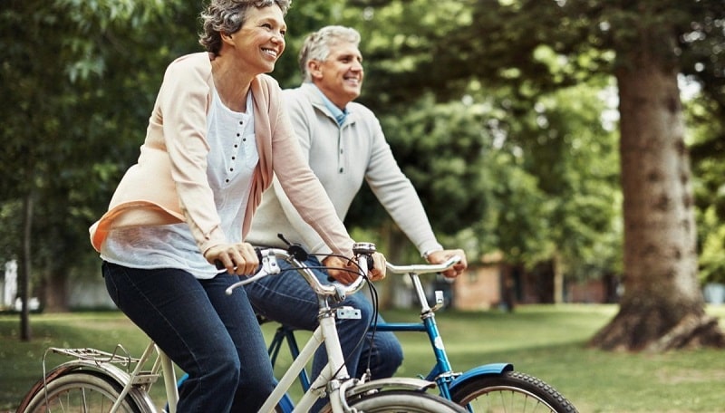 Đạp xe có nhiều lợi ích cho sức khỏe, nhất là đối với người bị thoái hóa khớp gối