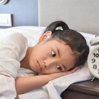 Trẻ em khó ngủ phải làm sao?