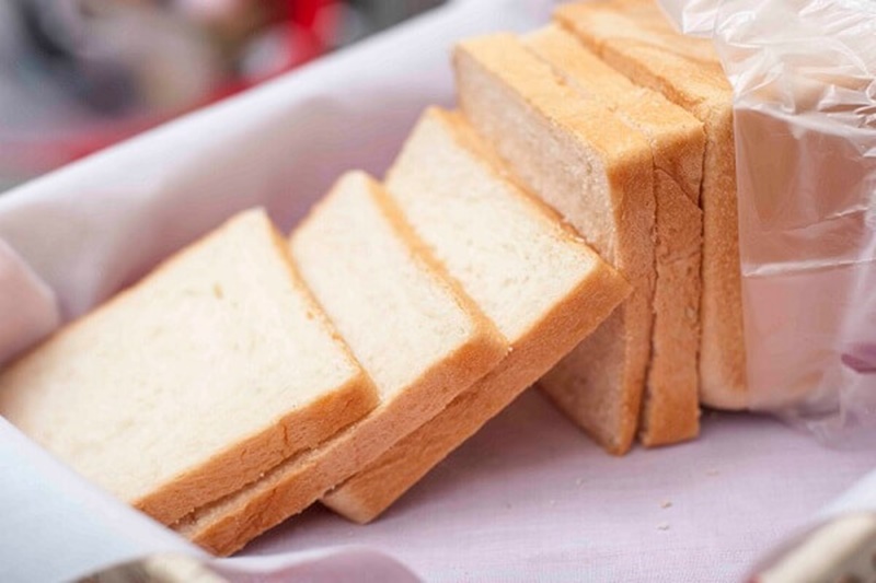 Bánh mì giúp thấm hút dịch vị từ đó hạn chế tình trạng trào ngược dạ dày
