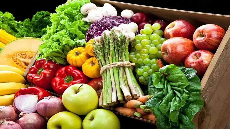 Người bị bệnh trĩ phải bổ sung nhiều rau củ, các thực phẩm có chất xơ và vitamin để phòng ngừa bệnh