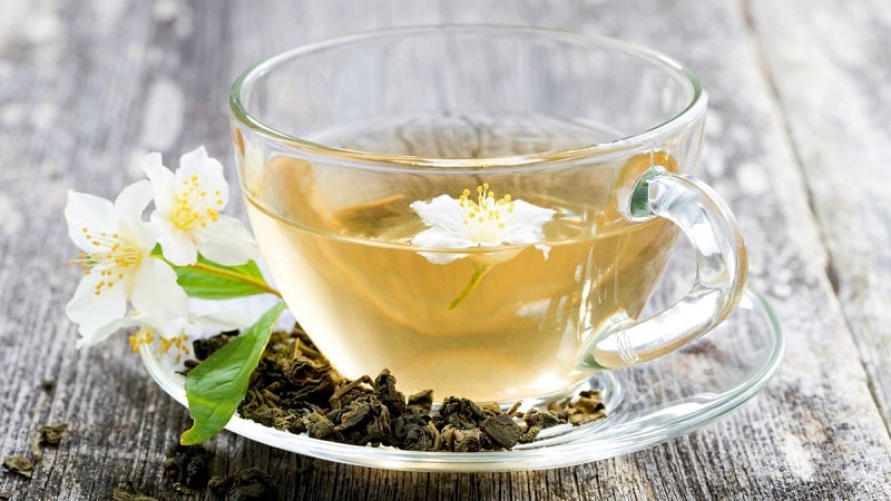 Sử dụng trà mật ong và hoa nhài vừa có tác dụng cải thiện sức khỏe, vừa giúp người dùng dễ ngủ