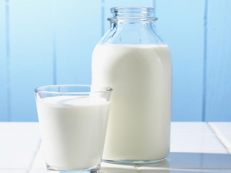 Sữa tươi và lá lốt là cách làm được nhiều người áp dụng