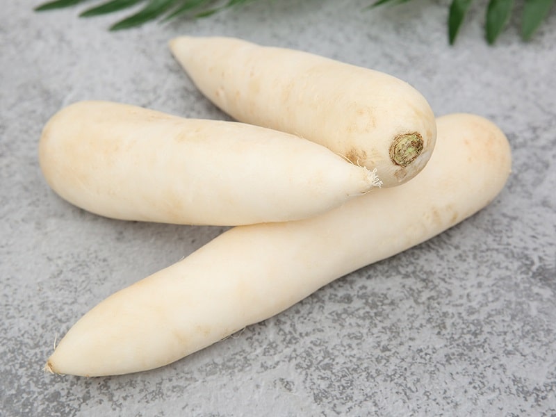 Củ cải trắng cũng là nguyên liệu mà bạn có thể áp dụng để trị tàn nhang