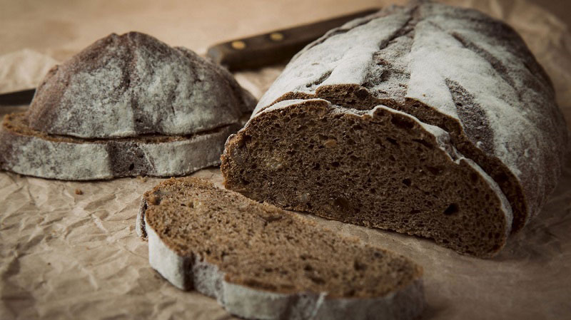 Bánh mì đen chứa ít calo giúp giảm cân hiệu quả