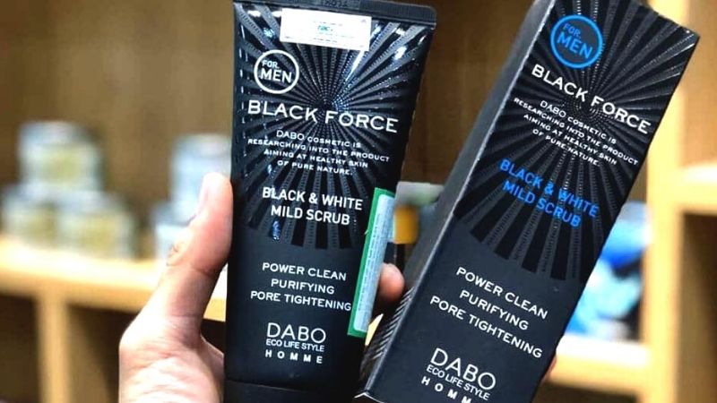 Sữa rửa mặt trắng da cho nam Dabo Black Force than hoạt tính của Hàn Quốc