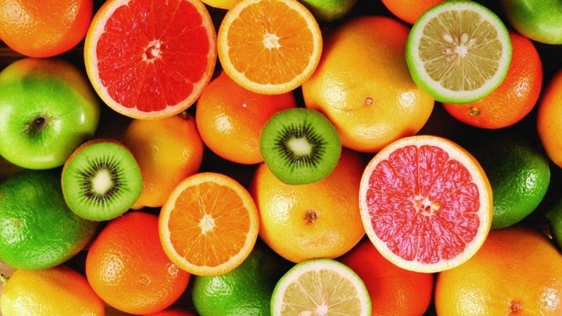 Bổ sung vitamin C là cách làm trắng da mặt cho nam rất hiệu quả