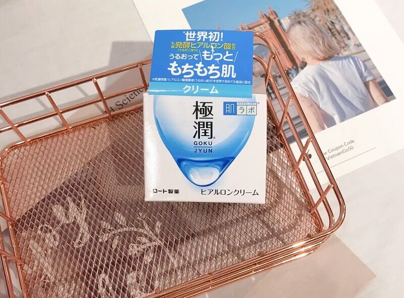 Công thức đặc biệt của Hada Labo Gokujyun Hyaluronic giúp làn da của bạn như được tưới thêm nước