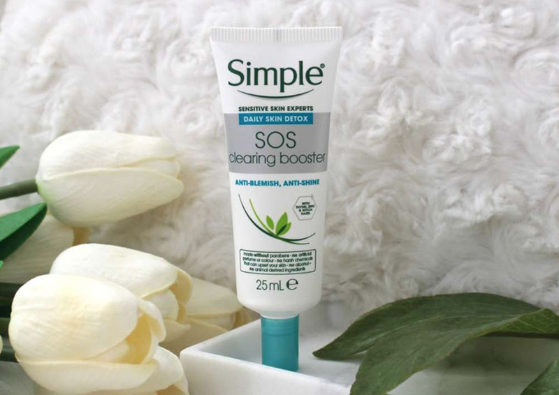 Kem dưỡng Simple Daily Skin Detox SOS Clearing Booster không chỉ dưỡng ẩm mà còn thanh lọc làn da