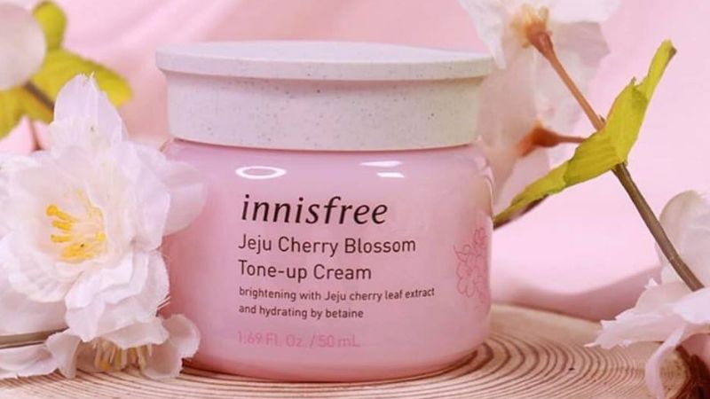 Jeju innisfree Cherry Blossom Tone Up Cream có chứa nhiều thành phần chống lão hóa hiệu quả