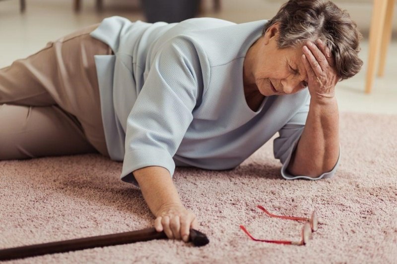 Hạ huyết áp tư thế rất nguy hiểm đối với người cao tuổi