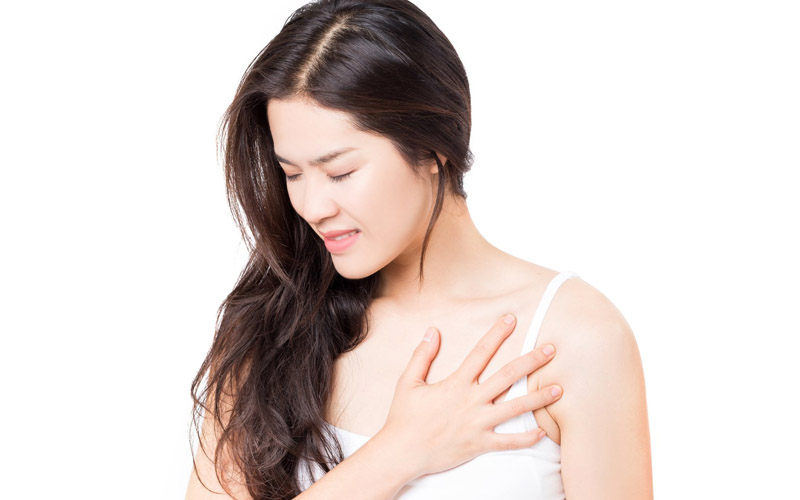Tình trạng đau thắt ngực là nguyên nhân hàng đầu gây tức ngực khó thở, tim đập nhanh