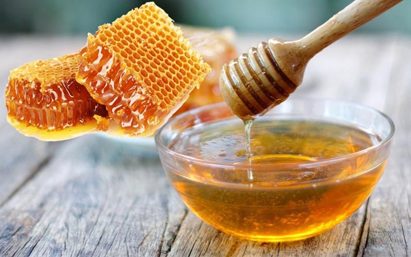 Mật ong là nguyên liệu lành tính đem lại hiệu quả cao