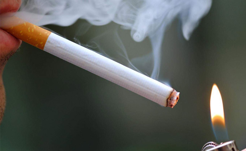 Hút thuốc lá lâu năm còn dẫn đến chứng hôi miệng mãn tính