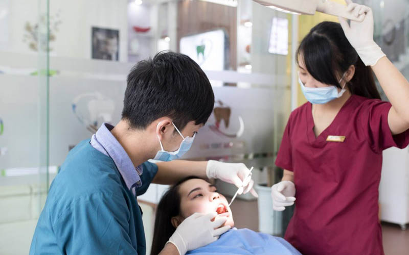 Thăm khám nha khoa định kỳ để kịp thời phát hiện những bất thường của răng miệng