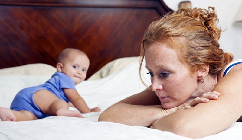 Sau khi sinh con, phụ nữ dễ bị tàn nhang vì nội tiết thay đổi