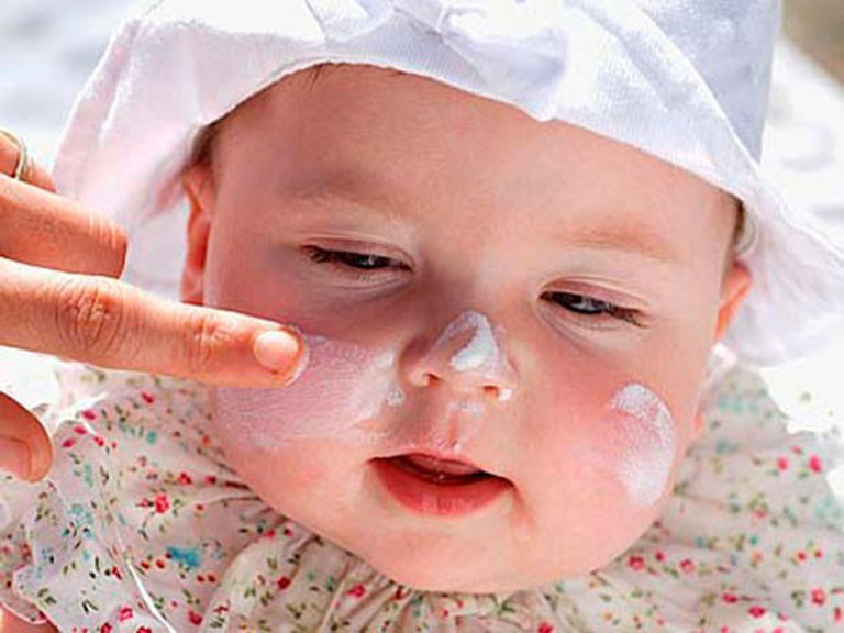Kem bôi ngoài da điều trị chàm sữa cho trẻ sơ sinh phải có độ an toàn và lành tính cao