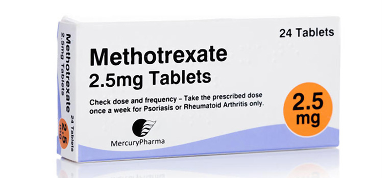 Điều trị vảy nến thể nặng bằng thuốc ức chế miễn dịch đường uống Methotrexate