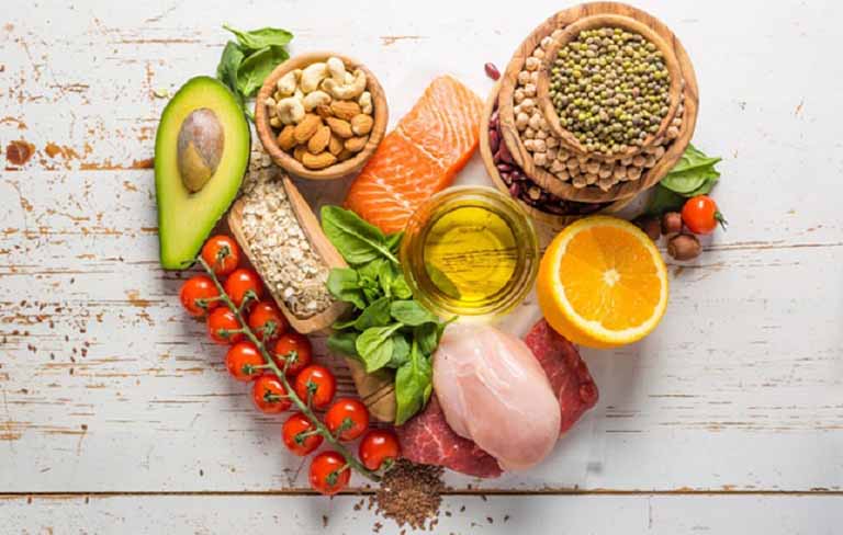 Thực đơn ăn uống của người bệnh nên ưu tiên các nhóm thực phẩm tốt cho tim mạch