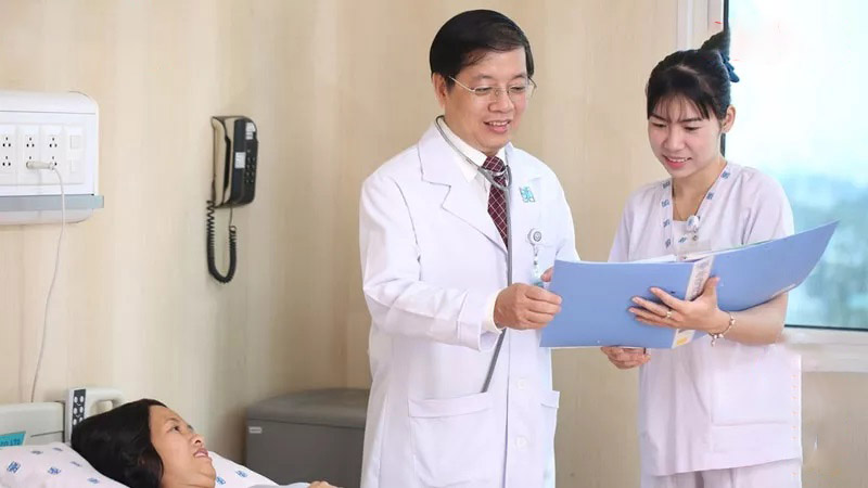 PGS.TS Nguyễn Trung Tín là bác sĩ chữa đại tràng giỏi TPHCM 