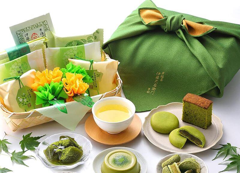 Hộp quà tết Nhật Bản với trà matcha