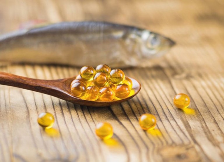 Dầu cá là nguồn cung cấp omega-3 dồi dào cho cơ thể