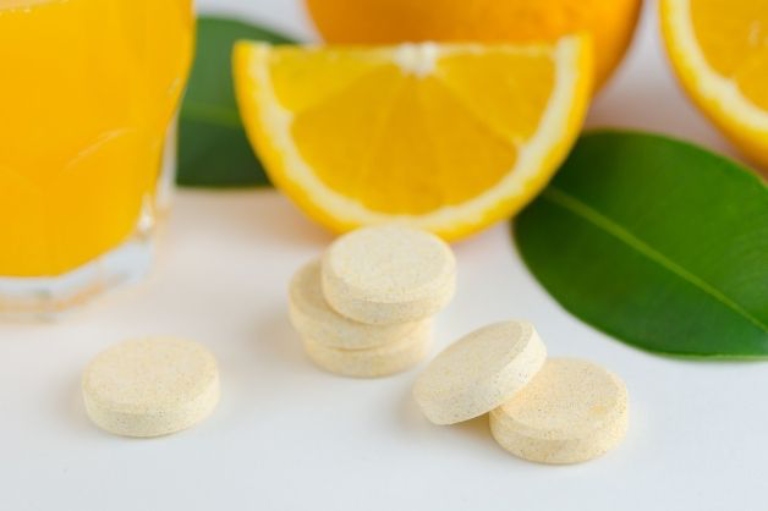 Viên ngậm vitamin C hữu cơ khá lành tính, có độ an toàn cao và rất dễ sử dụng 