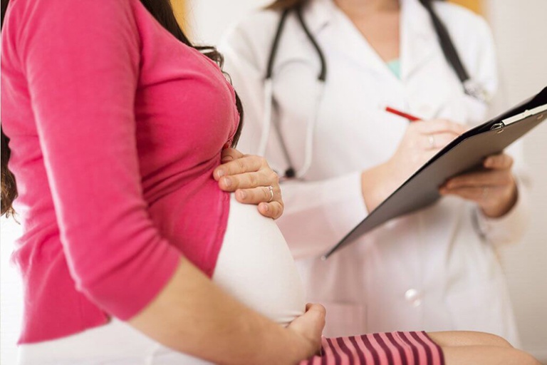Mẹ bầu nên tham khảo ý kiến chuyên gia về việc bổ sung DHA khi mang thai