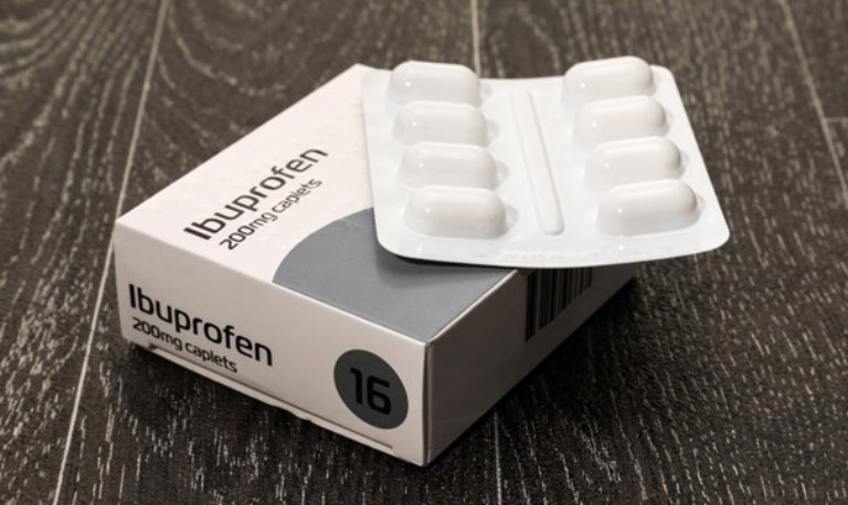 Cải thiện triệu chứng của bệnh bằng thuốc kháng viêm Ibuprofen