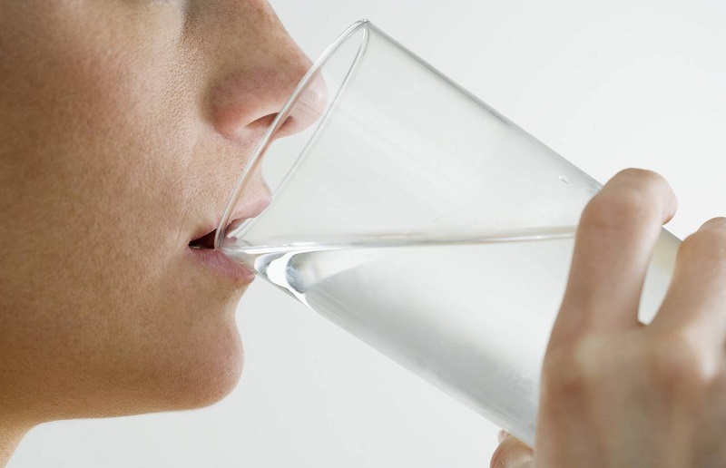 Thường xuyên cảm thấy khát nước là dấu hiệu cho thấy bạn đang thừa muối