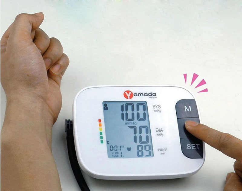 Máy đo huyết áp Yamada có tích hợp tính năng trợ lý ảo tiếng Việt dễ sử dụng