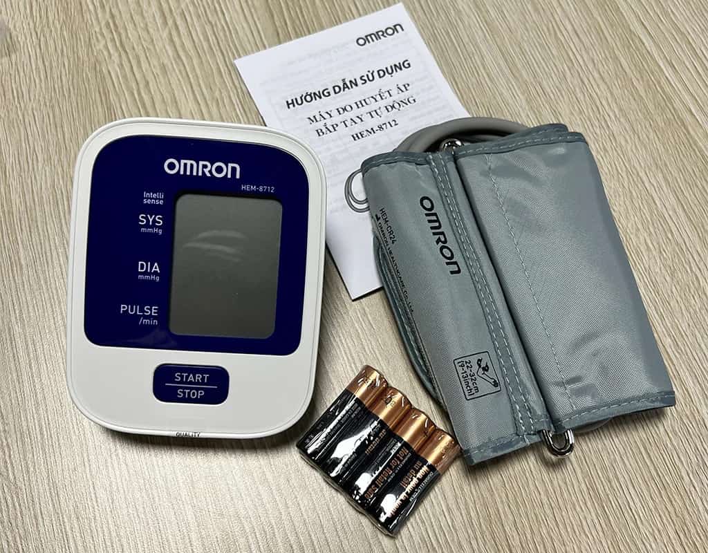 Máy đo huyết áp Omron HEM-8712 hiện được bán rộng rãi