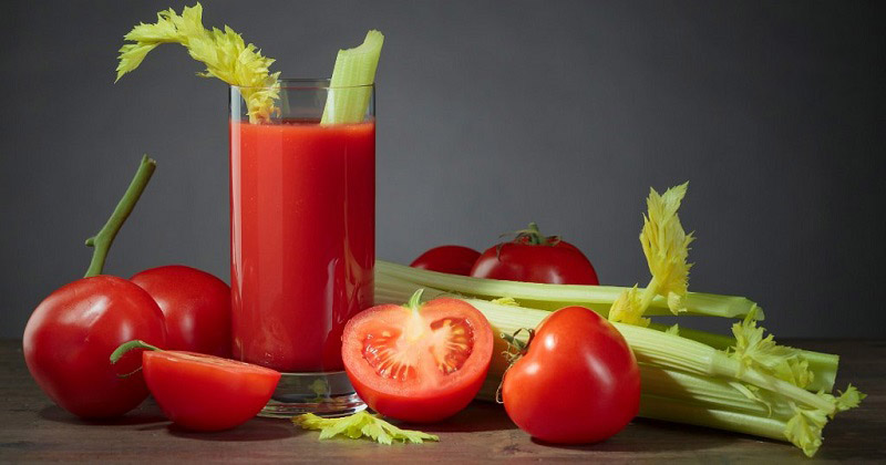 Nước ép cần tây kết hợp với cà chua giảm cân