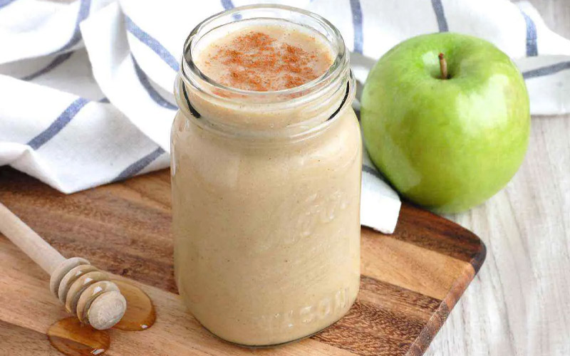 Một cốc táo xay cho hiệu quả giảm cân tốt, bạn có thể ăn kèm nho khô tăng hương vị