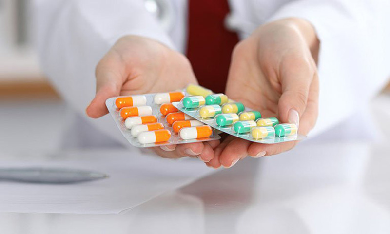 Bị phát ban ngứa phải làm sao - dùng thuốc kháng histamin