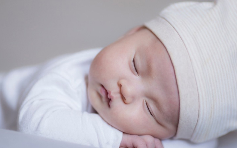 Trẻ ngủ nhiều nếu không có dấu hiệu bất thường, cha mẹ không cần quá lo lắng