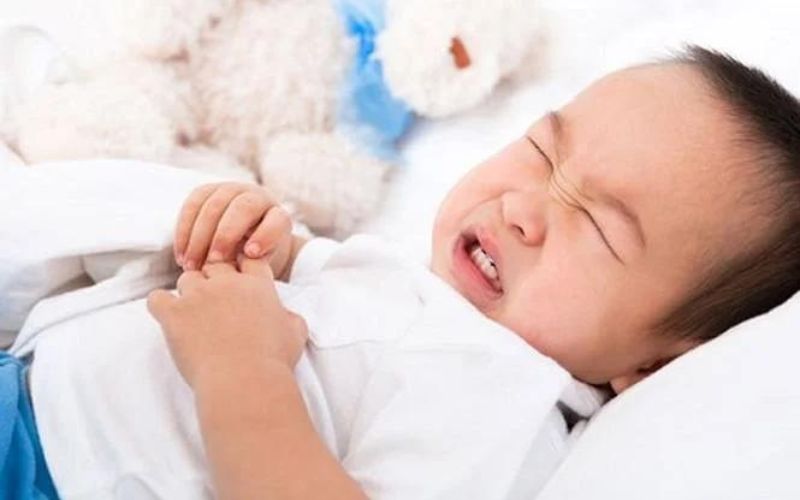 Các vấn đề tiêu khiến trẻ 2 tuổi ngủ không sâu giấc ban đêm