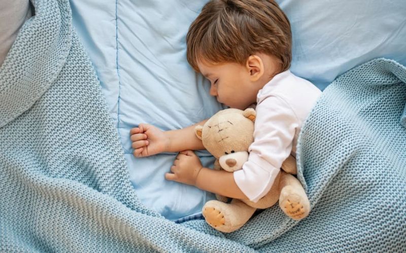 Có nhiều cách giải quyết tình trạng bé 2 tuổi khó đi vào giấc ngủ