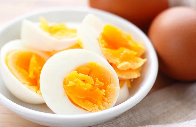Trứng gà có thể gây ảnh hưởng tới bệnh trĩ nếu dùng quá nhiều